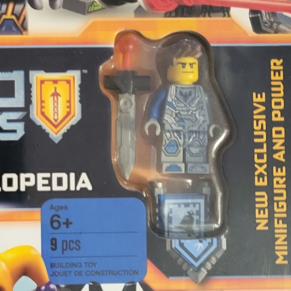 LEGO NEXO KNIGHTS Character Encyclopedia (2017) Exclusive Clay Minifigure NEW - Picture 4 of 5